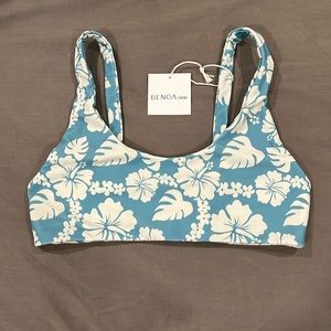 MEDIUM NORTH TOP IN BLUE HAWAII                 NEVER WORN/USED
